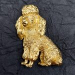 Spilla Trifari anni ‘60 a forma di cane barboncino, in lega Trifanium color oro, lavorazione realistica e dettagliata - VINTAGE AMOREMIO