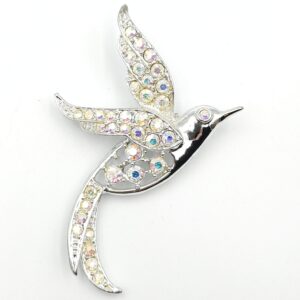 Spilla firmata Sarah Coventry a forma di uccello, metallo color argento con cristalli aurora borealis - VINTAGE AMOREMIO